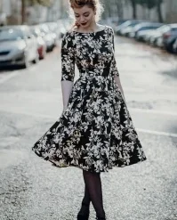 TopVintage Exclusive ~50s Adriana Roses Long Sleeve Swing Dress In Black