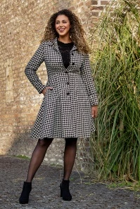 Vixen 50s Erin Faux Fur Coat In Houndstooth - Image 2